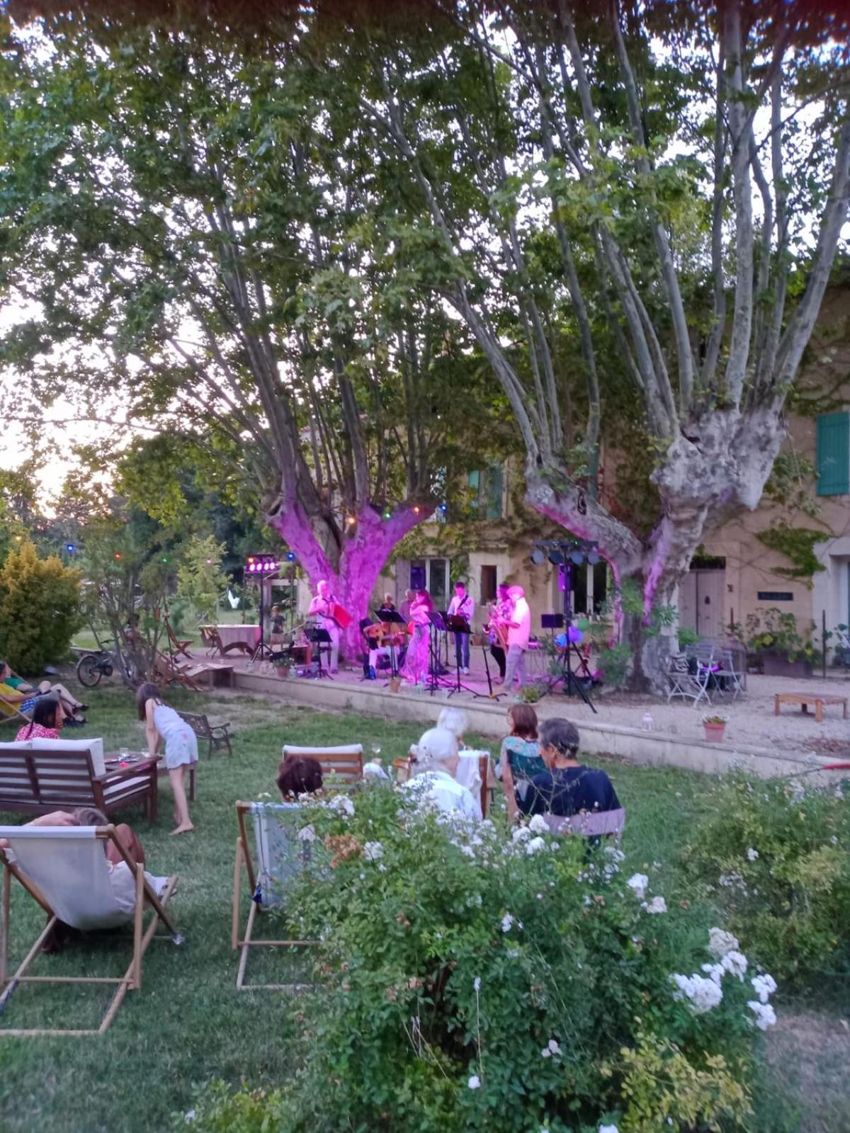 Mas De Karlotte Daire Pernes-les-Fontaines Dış mekan fotoğraf